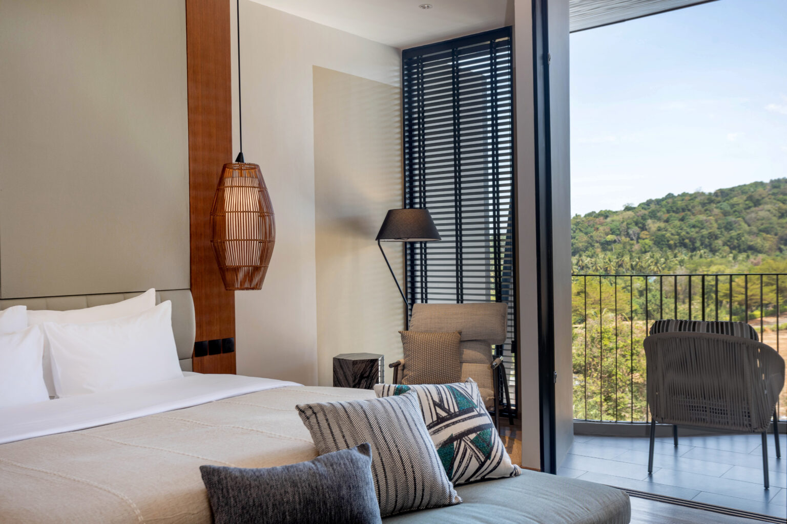 2.Luxe Mountain