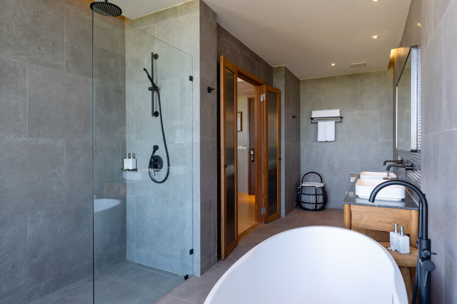 4.Horizon Garden Bathroom