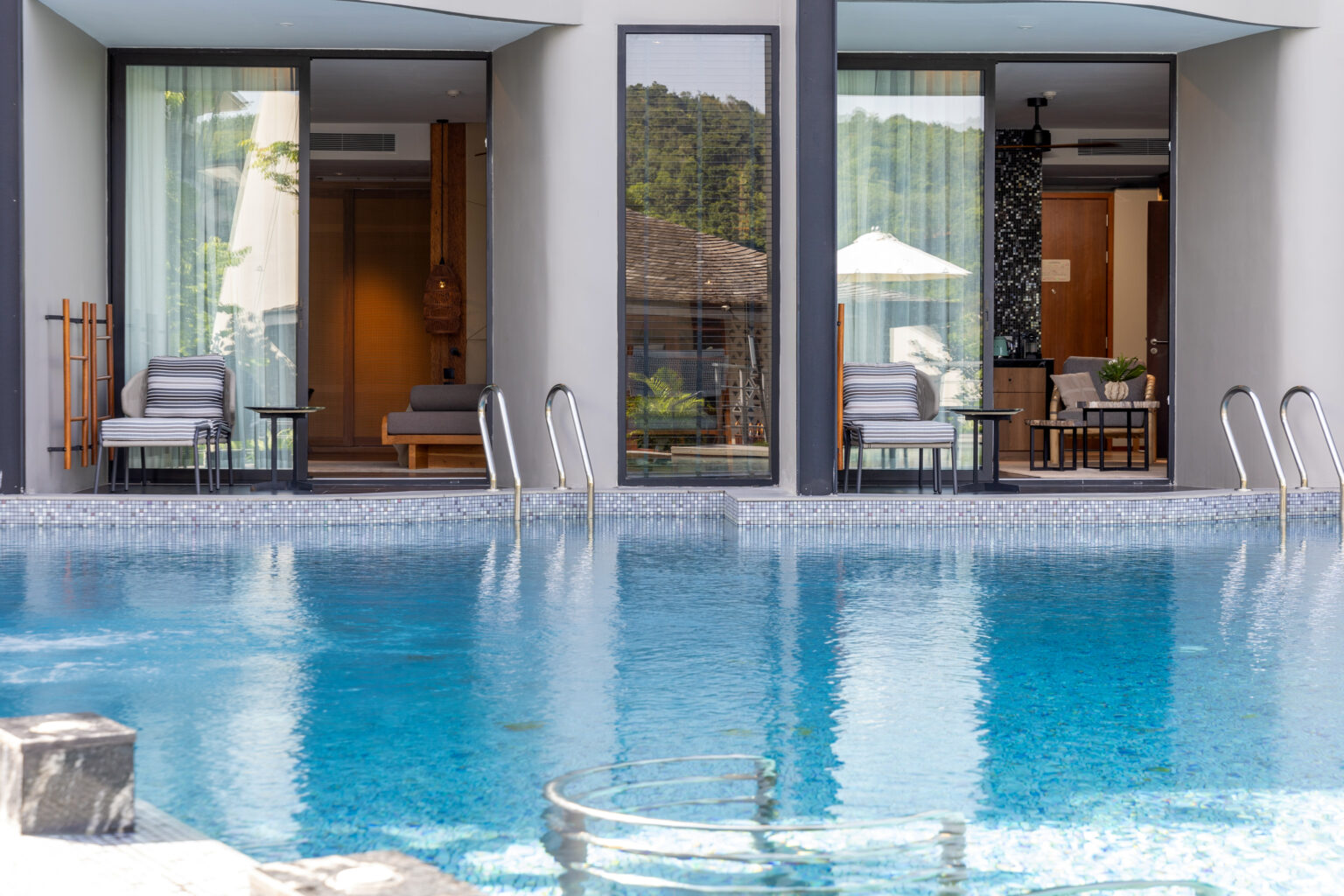 5.Three-Bedroom Suite Pool Access